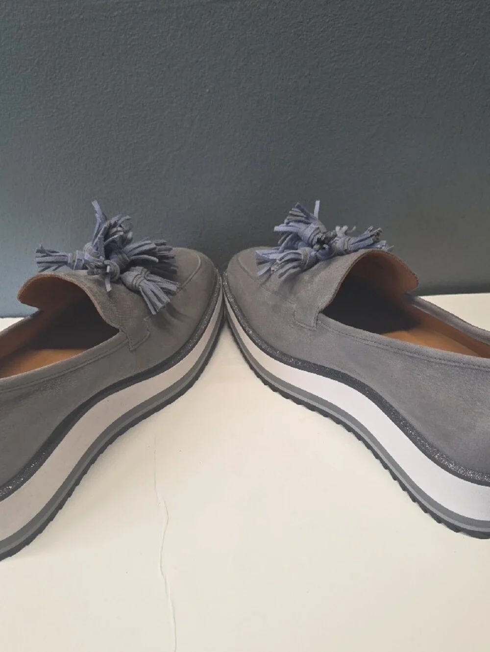 Johnston & Murphy Gray Suede Tassel Platform Loafers Size 8.5
